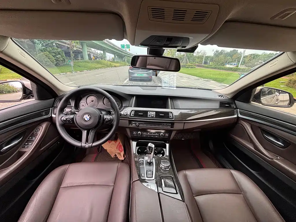 BMW 5 Series — миниатюра 7