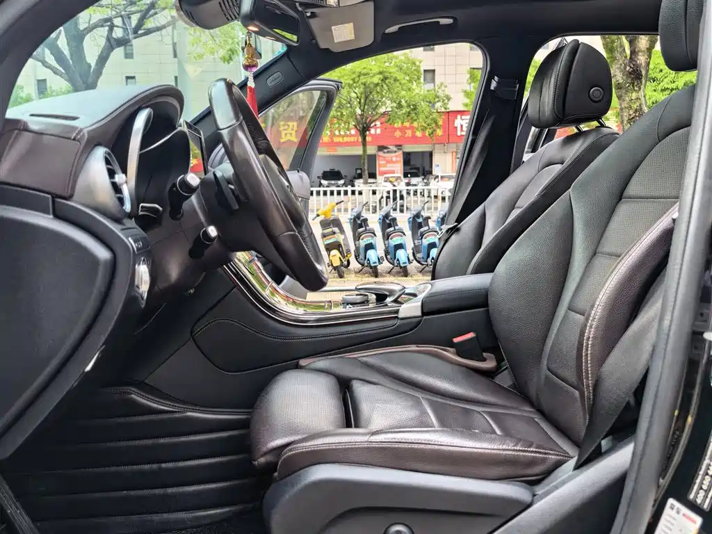 Mercedes-Benz GLC 2017 GLC 260 4MATIC Luxury