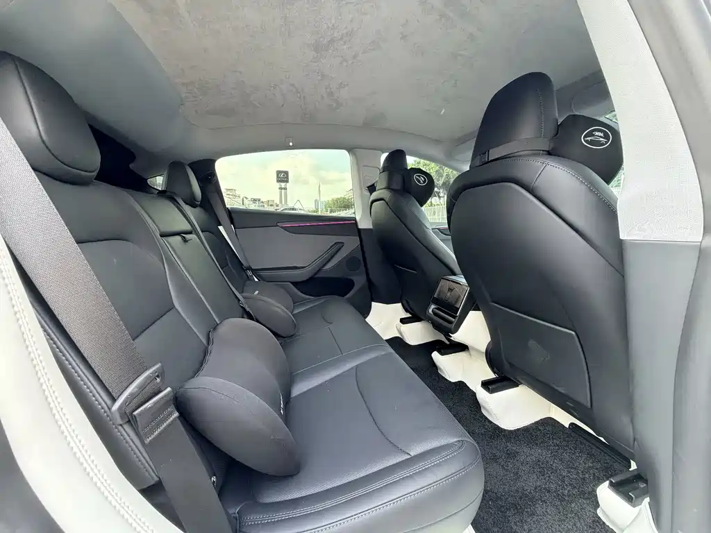 Tesla Model Y — миниатюра 7
