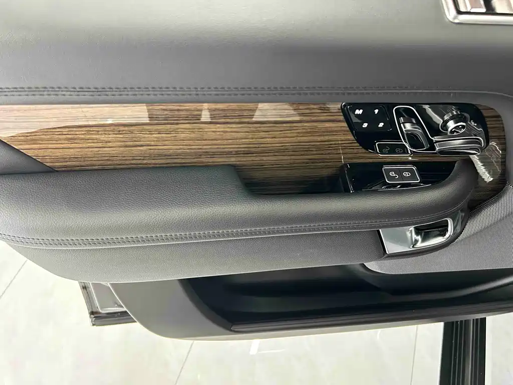 Land Rover Range Rover — миниатюра 6
