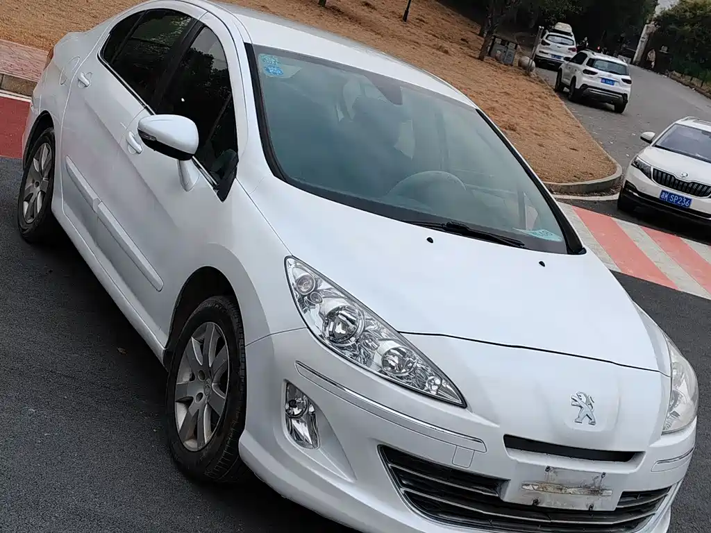 Peugeot 408 2013 1.6L AT Comfort