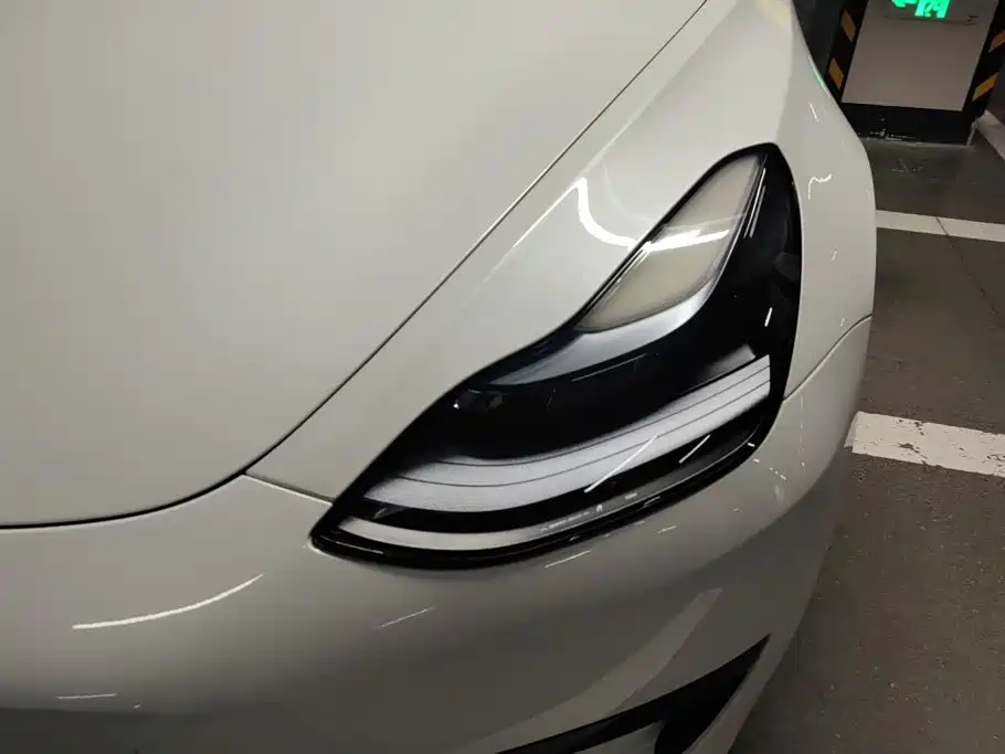 Tesla Model 3 — миниатюра 5