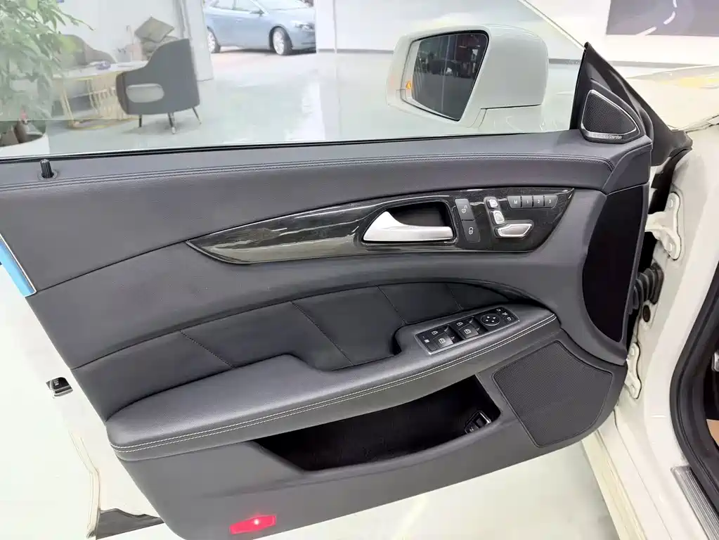 Mercedes-Benz CLS — миниатюра 6