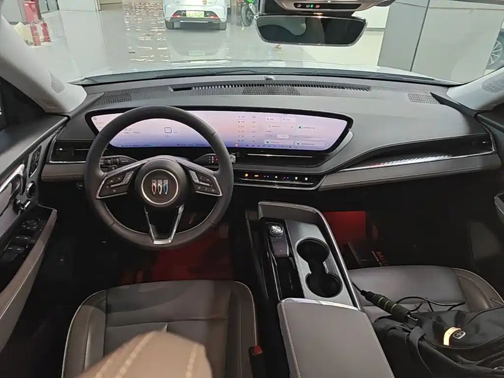 Buick E5 — миниатюра 10