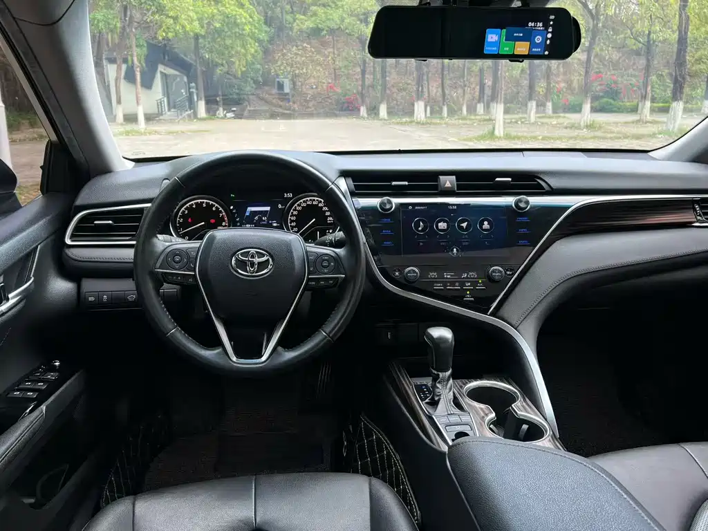 TOYOTA CAMRY