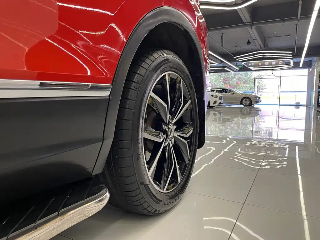 Volkswagen Tiguan L — миниатюра 48