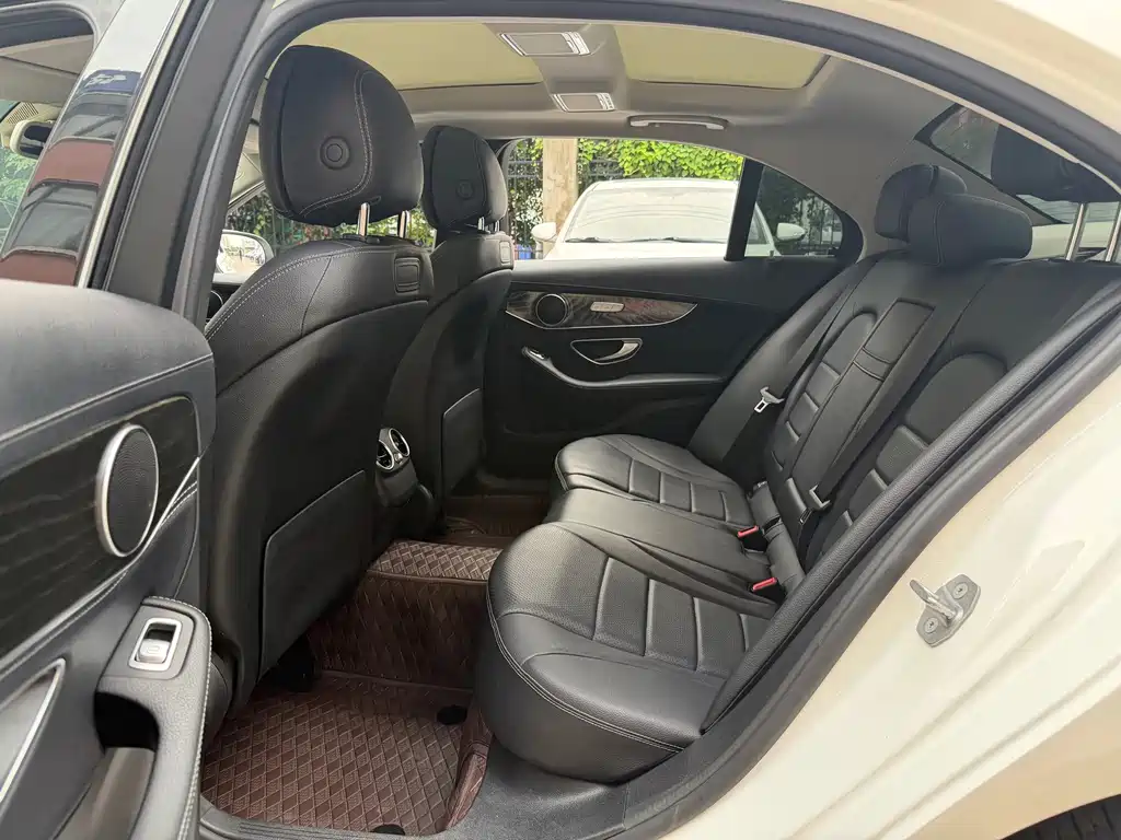 Mercedes-Benz C-Class — миниатюра 12