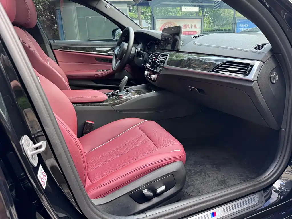 BMW 5 Series — миниатюра 10