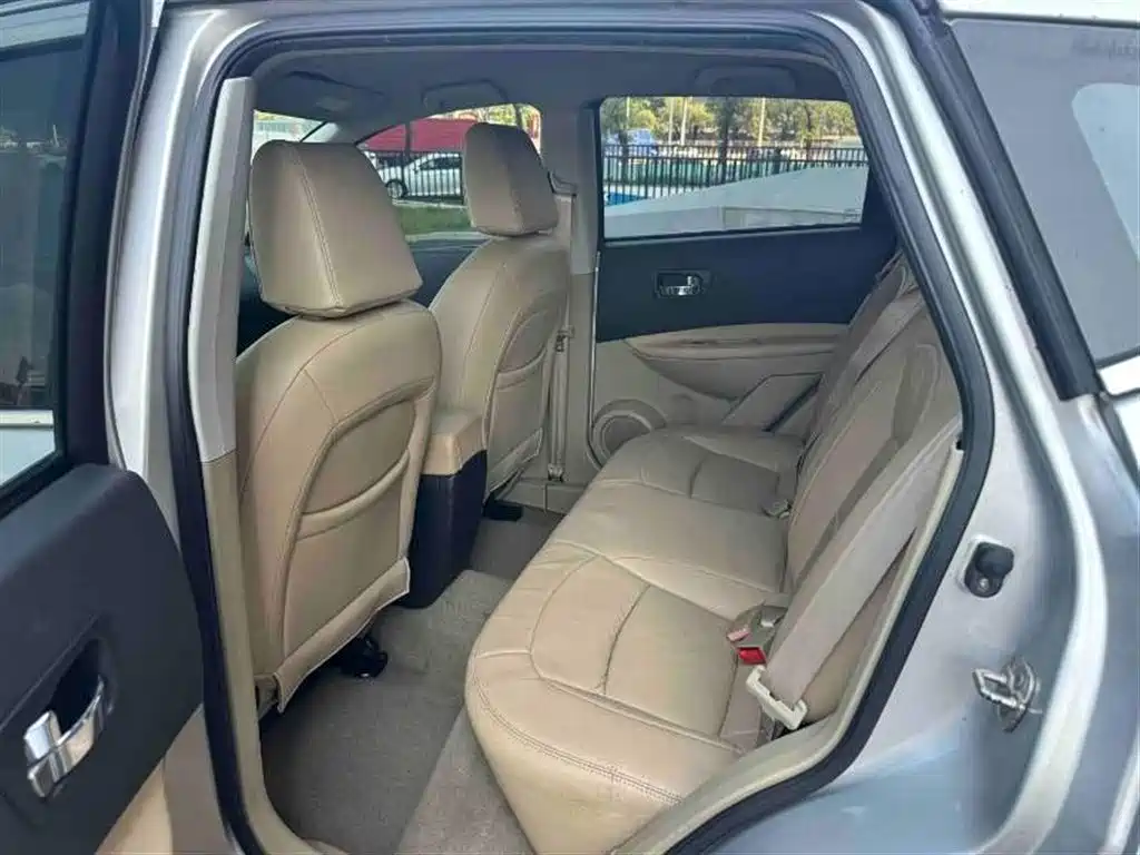 Nissan Qashqai 2012 1.6XE 5MT 2WD