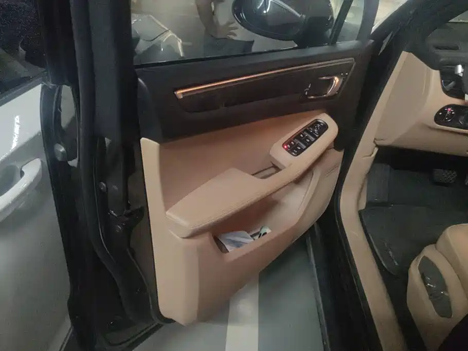 Porsche Macan — миниатюра 7