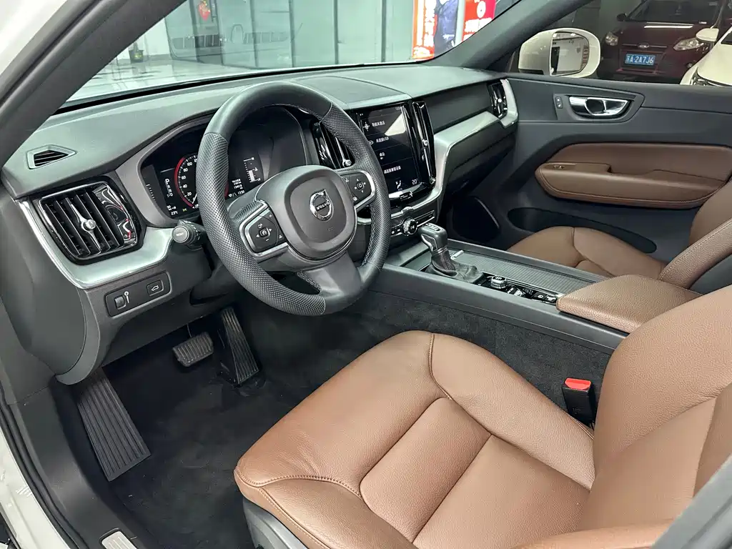Volvo XC60 — миниатюра 9