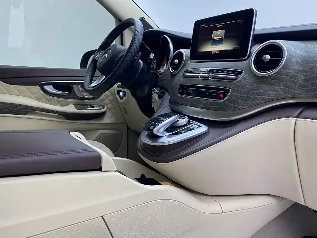 Mercedes-Benz V-Class — миниатюра 23