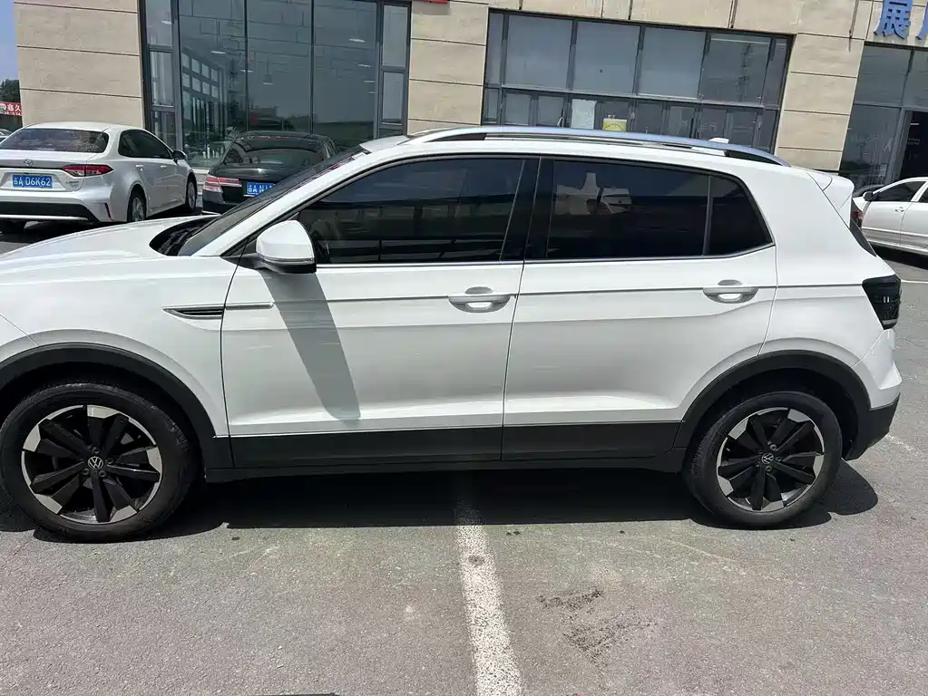 Volkswagen Tacqua 2020 1.5L AT