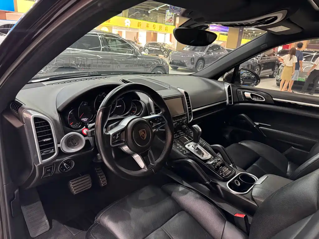 Porsche Cayenne — миниатюра 5