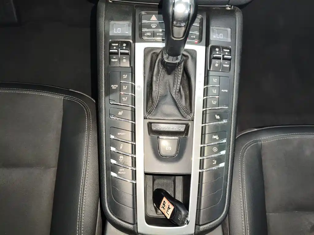 Porsche Macan — миниатюра 14