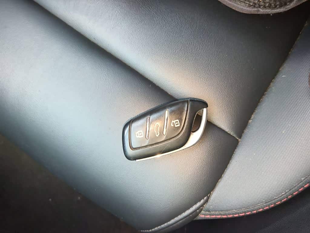 MG MG5 1.5 л 2021 г. Серебристо-серый, пробег 40700 км