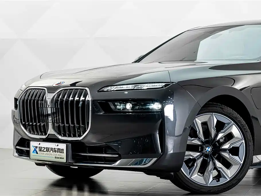 BMW i7 — миниатюра 3