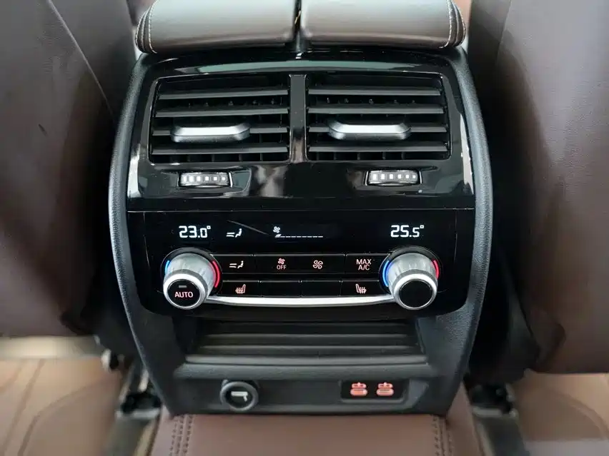 BMW 5 Series — миниатюра 12