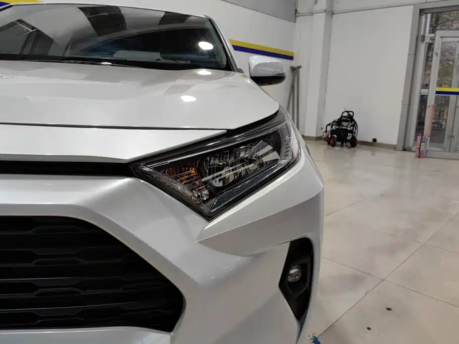 Toyota RAV4 — миниатюра 5