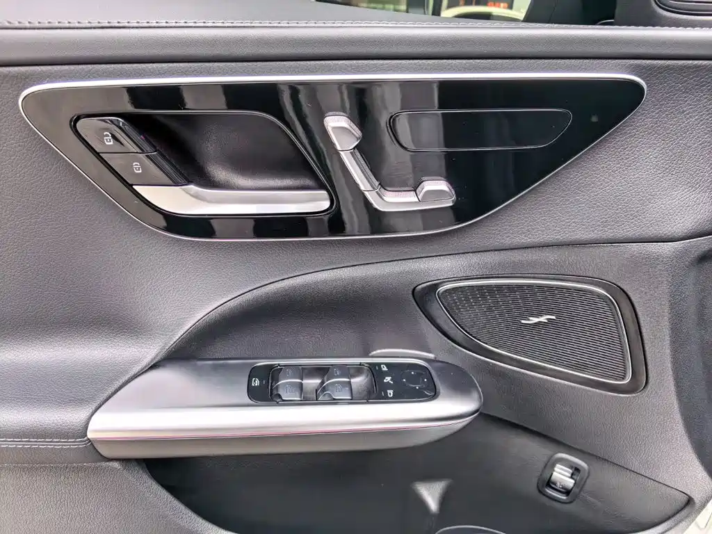 Mercedes-Benz C-Class — миниатюра 5
