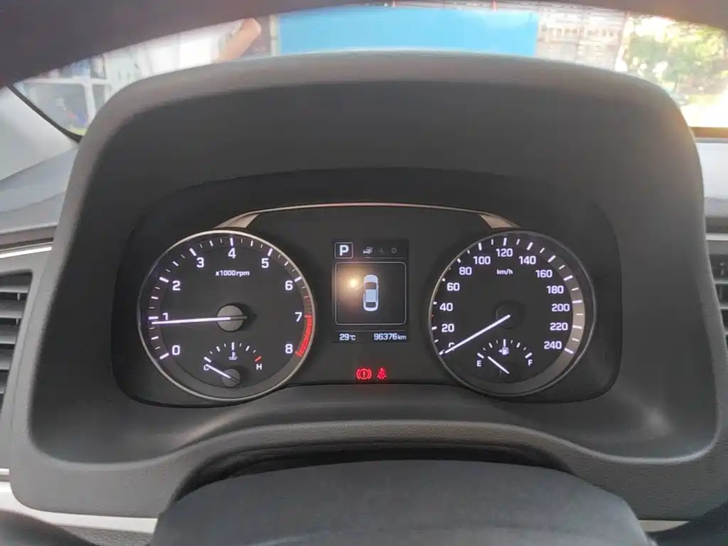 Hyundai Elantra — миниатюра 12
