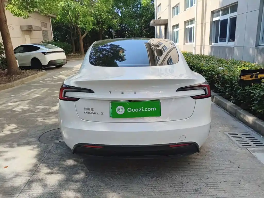 Tesla Model 3 — миниатюра 6