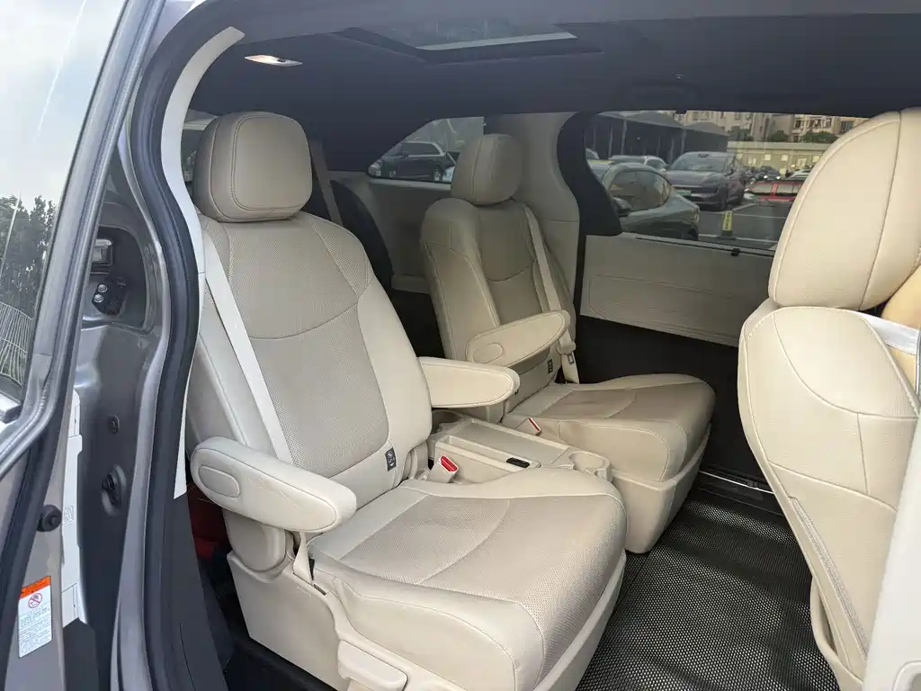 Toyota Granvia — миниатюра 15