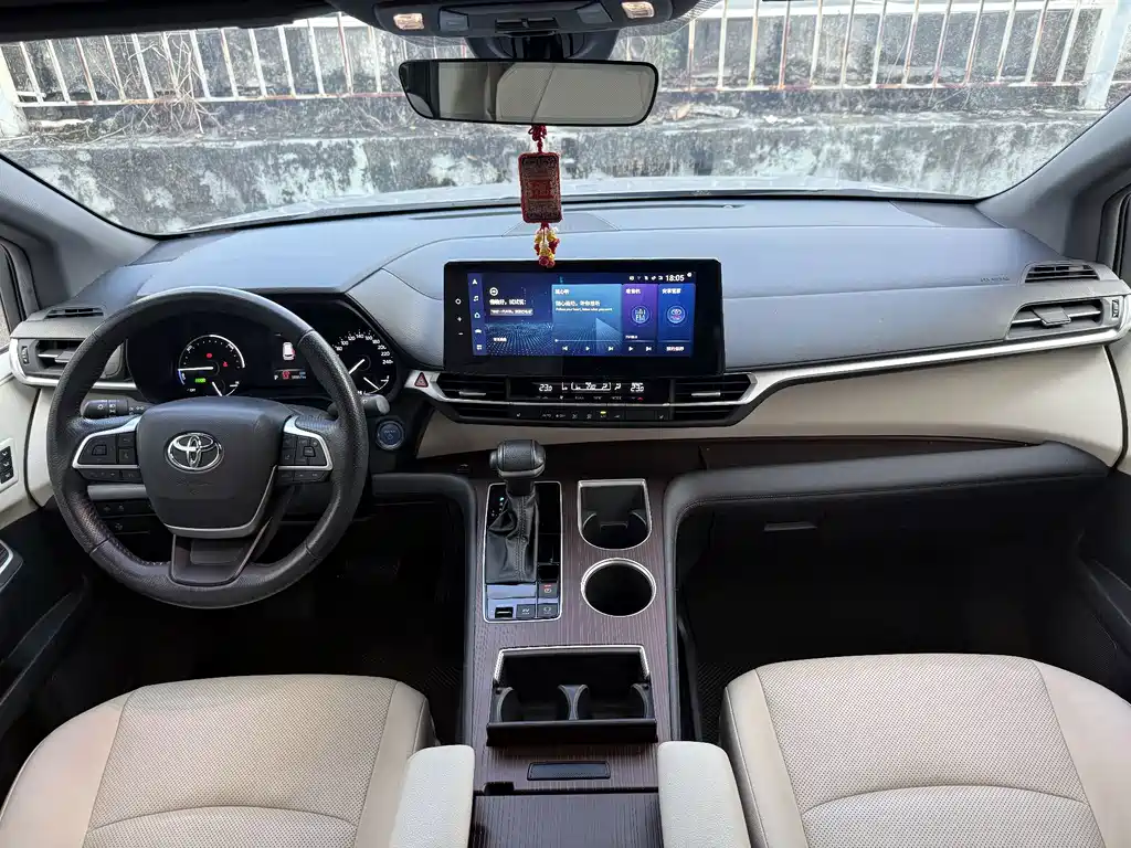 Toyota Granvia — миниатюра 8