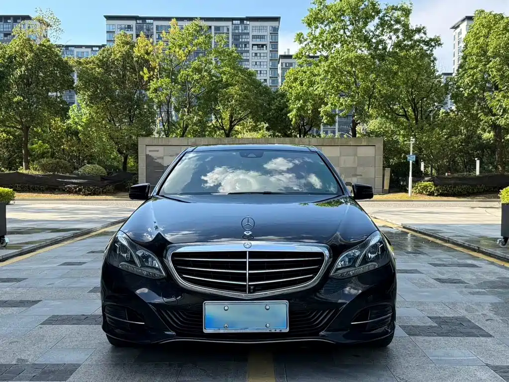 Mercedes-Benz E-Class — миниатюра 2