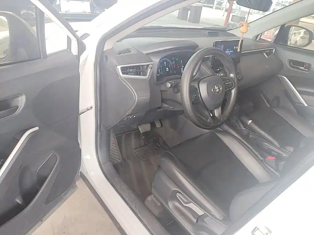 Toyota Corolla Cross — миниатюра 16