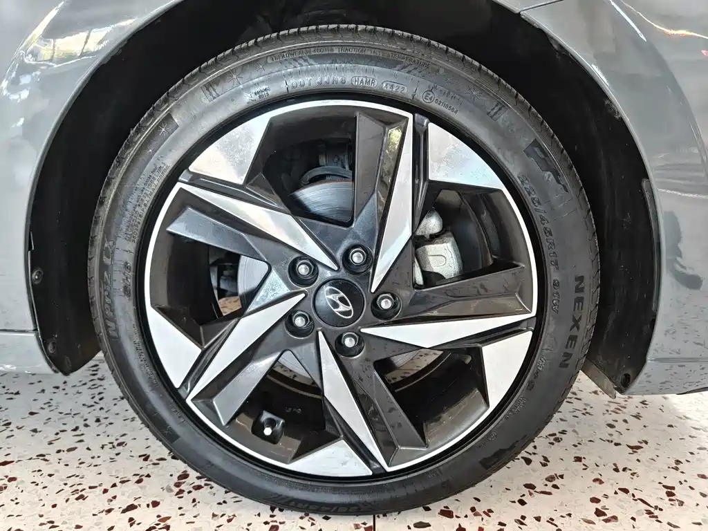 Hyundai Elantra — миниатюра 18