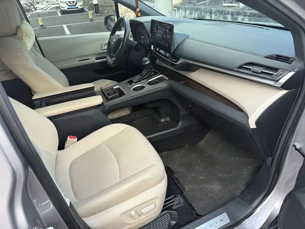 Toyota Granvia — миниатюра 10