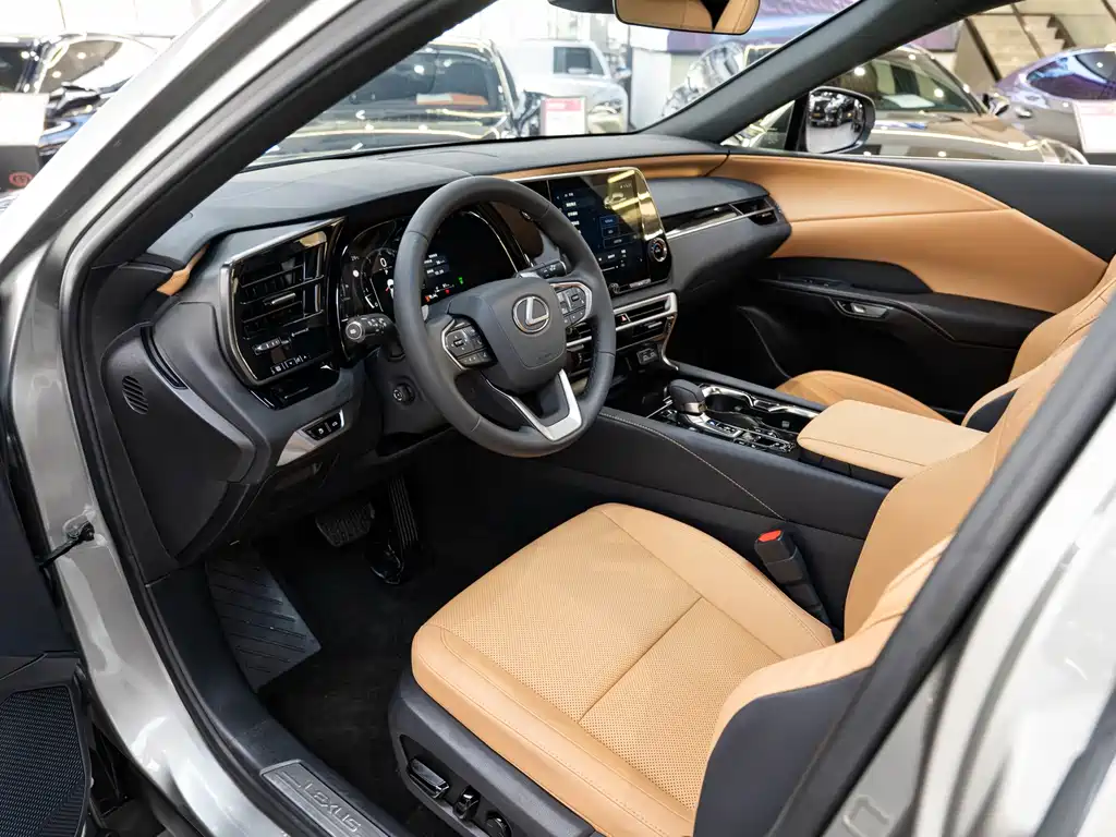 Lexus RX 2025 300