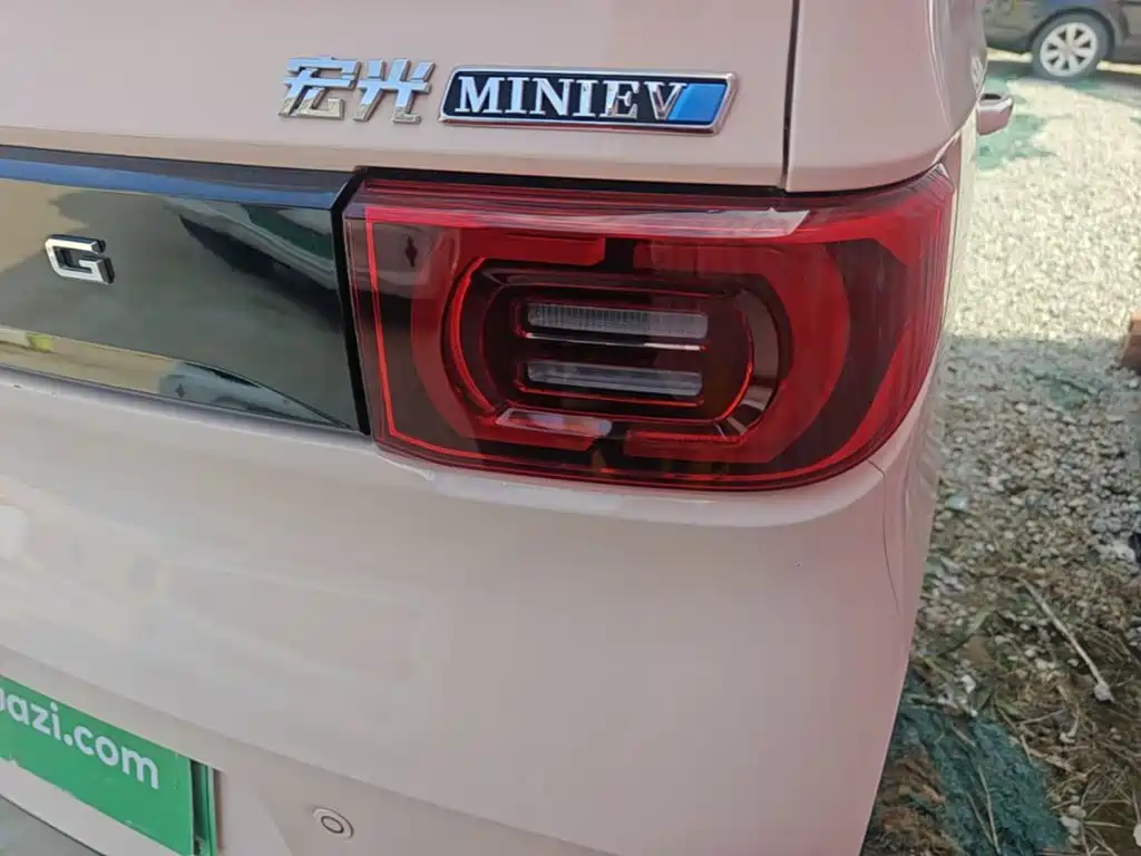 Wuling MINIEV — миниатюра 8