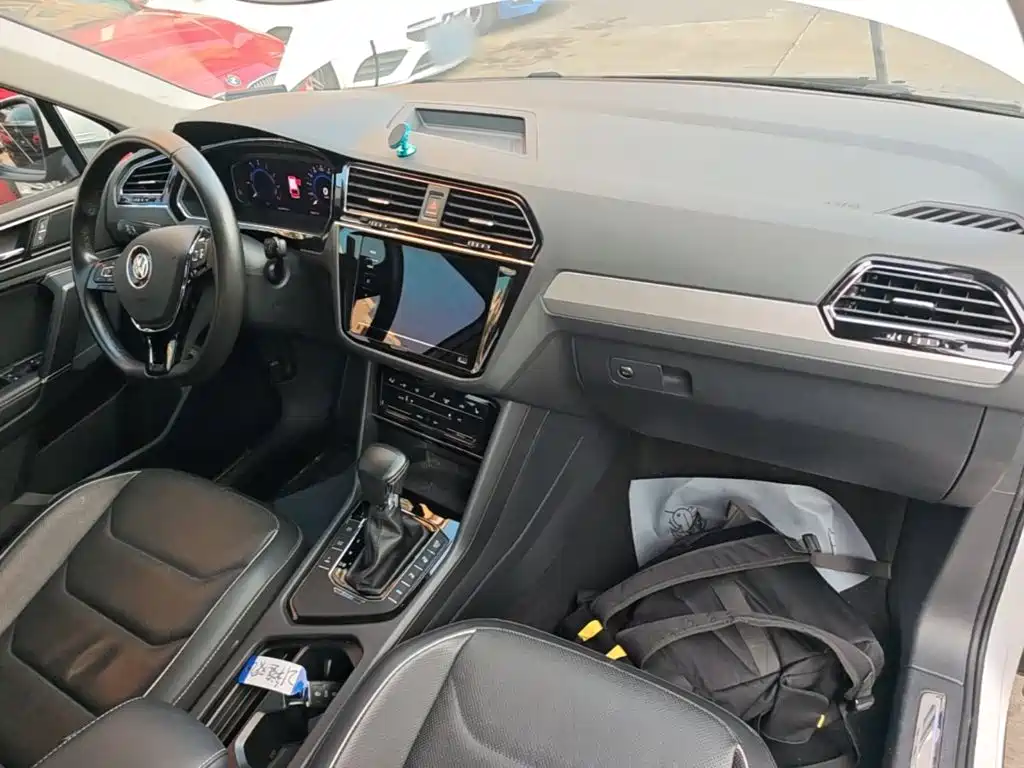 Volkswagen Tiguan L PHEV — миниатюра 10