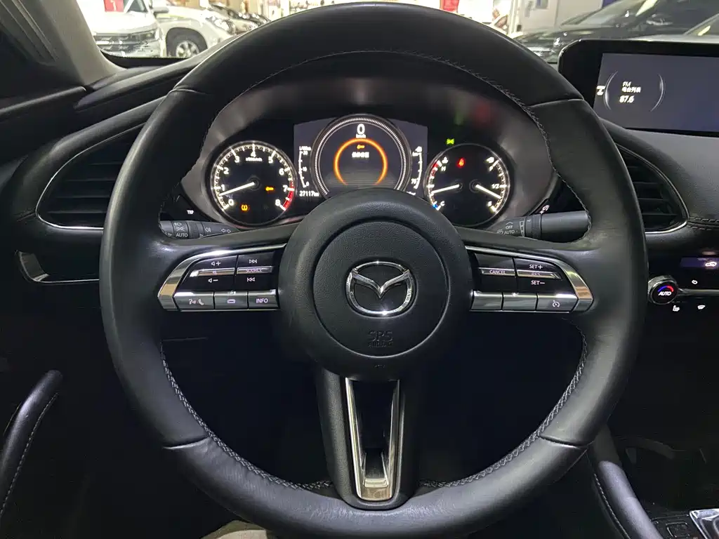 Mazda 3 Axela — миниатюра 18