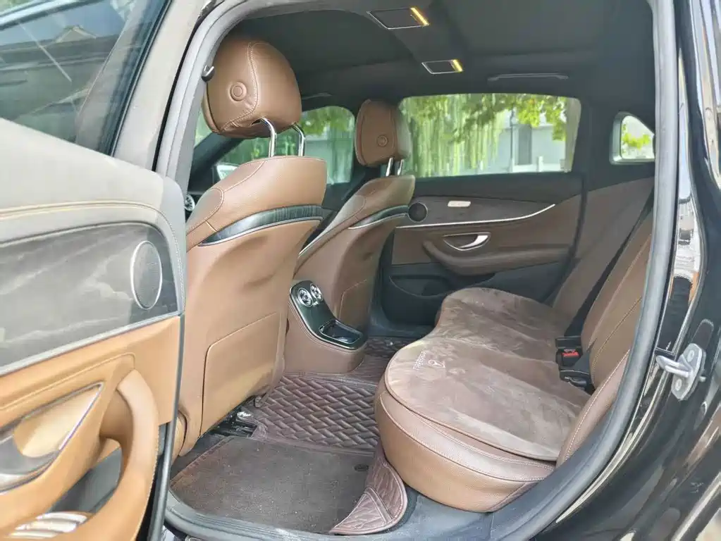 Mercedes-Benz E-Class — миниатюра 6