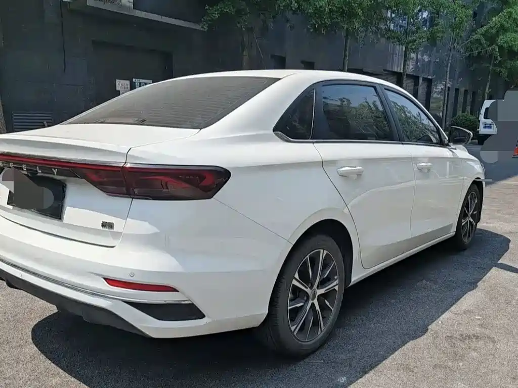 Geely Emgrand — миниатюра 7