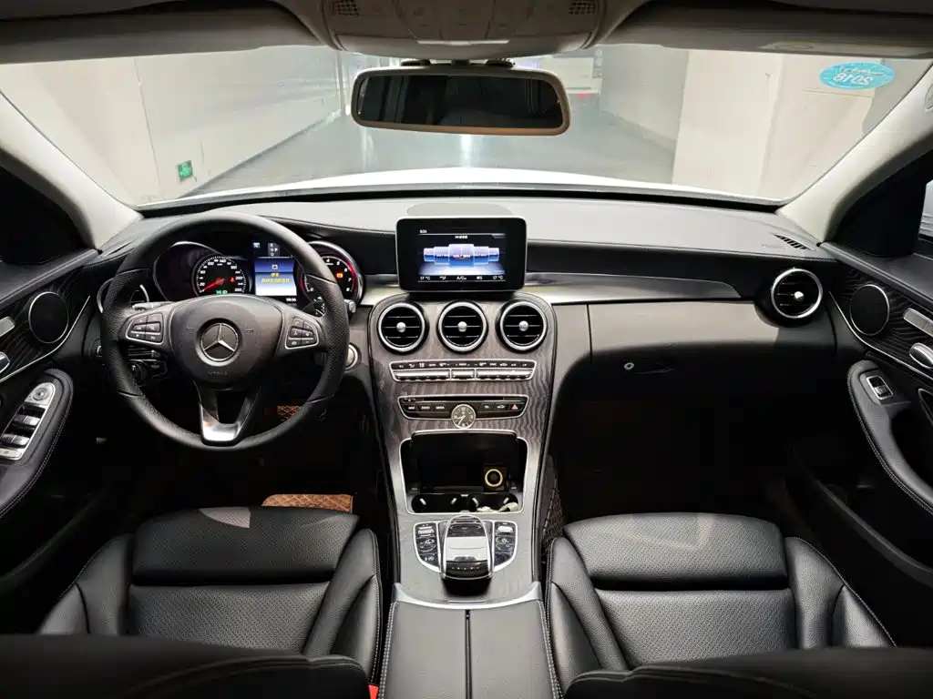 Mercedes-Benz C-Class — миниатюра 13