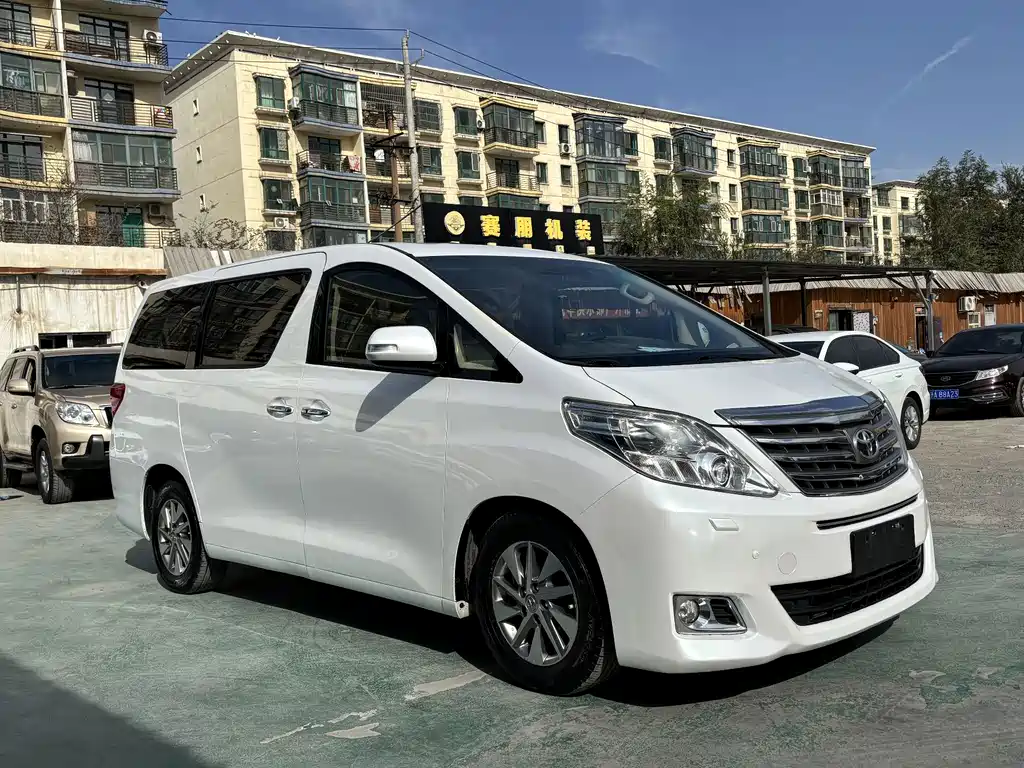 Toyota Alphard — миниатюра 3