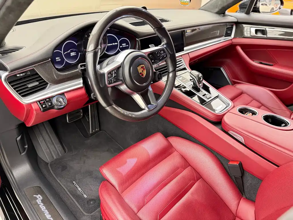 PORSCHE PANAMERA