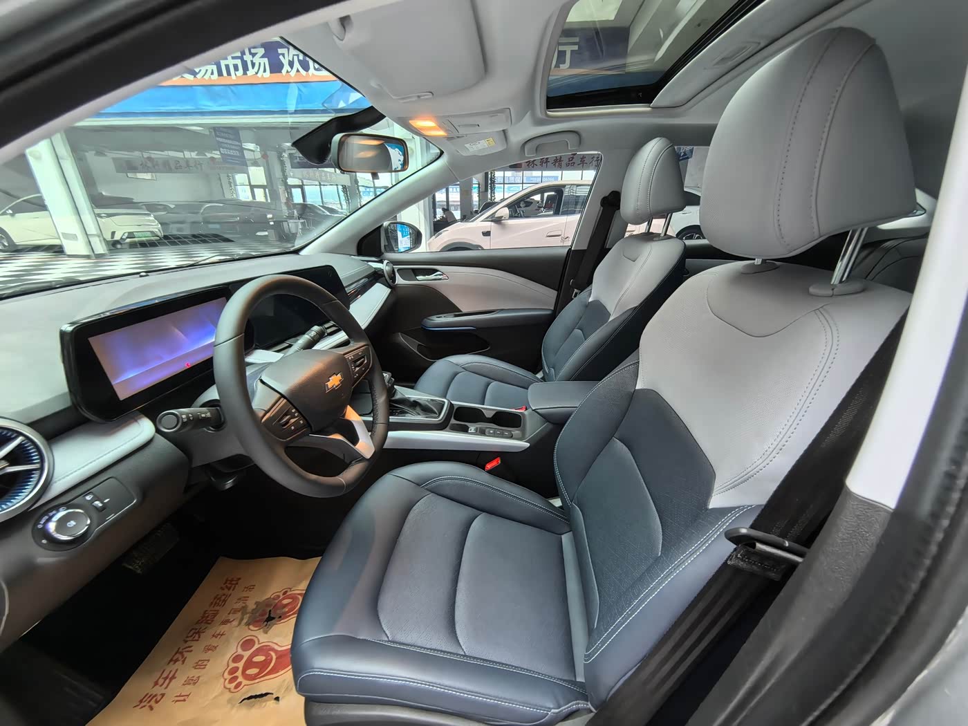 Chevrolet Monza 1.5 л 2023 г. Серебристо-серый, пробег 27000 км