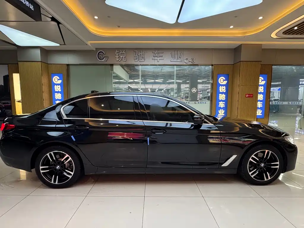 BMW 5 Series — миниатюра 4
