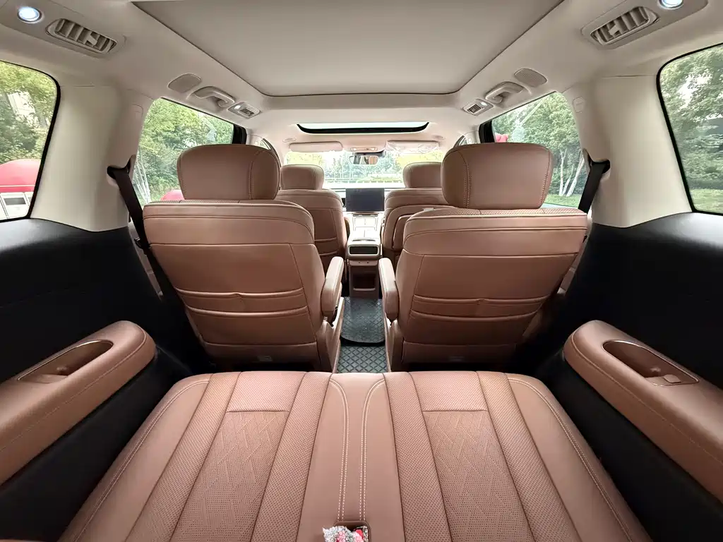 Wuling Xingguang L — миниатюра 10
