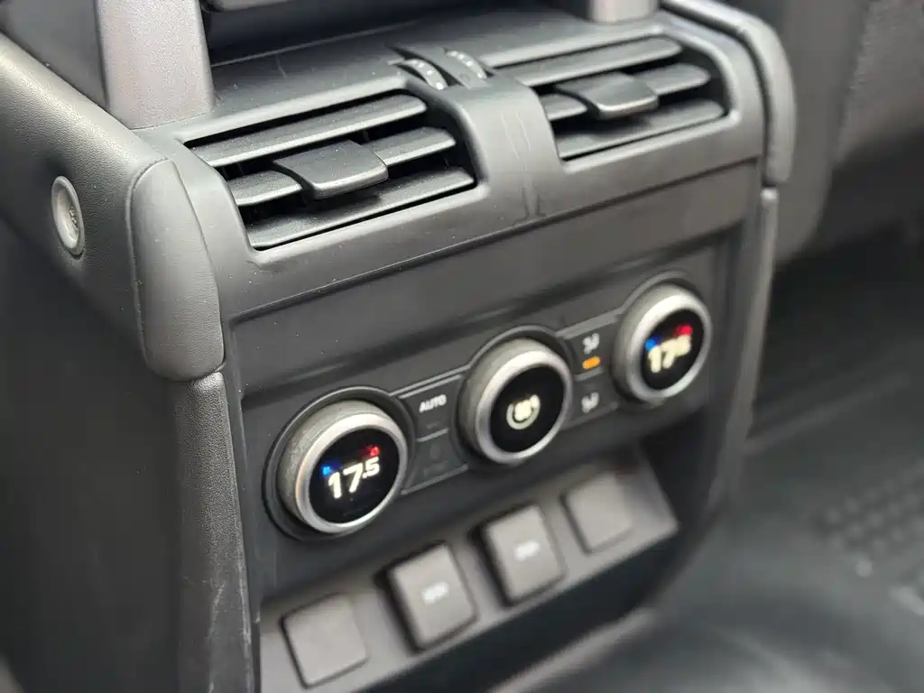 Land Rover Defender — миниатюра 9