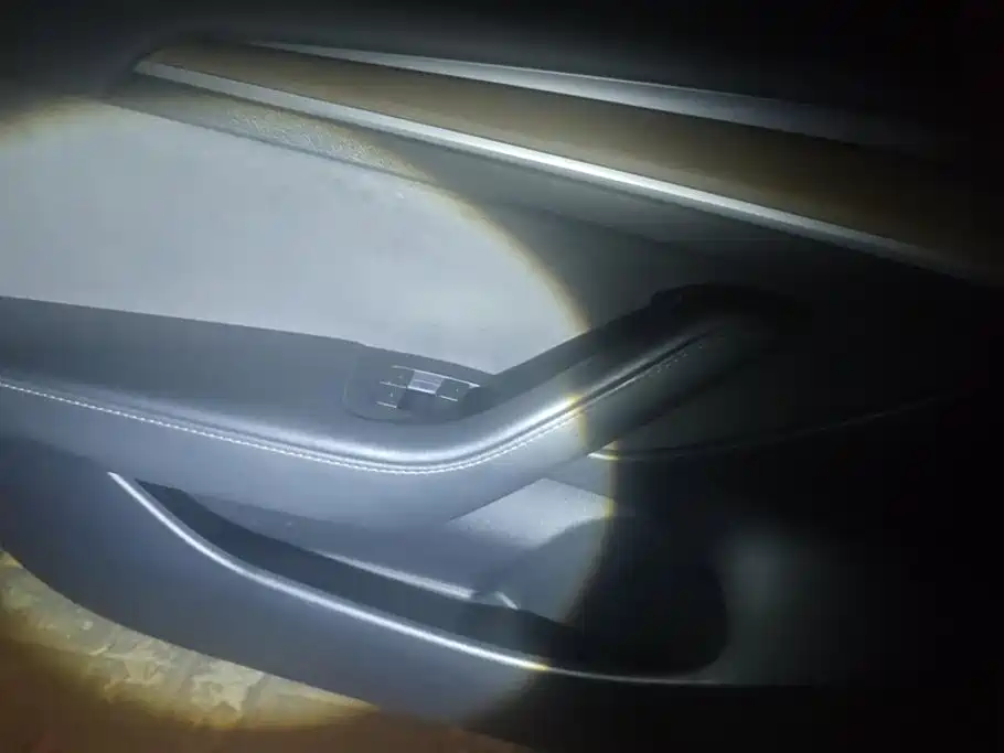 Tesla Model 3 — миниатюра 7