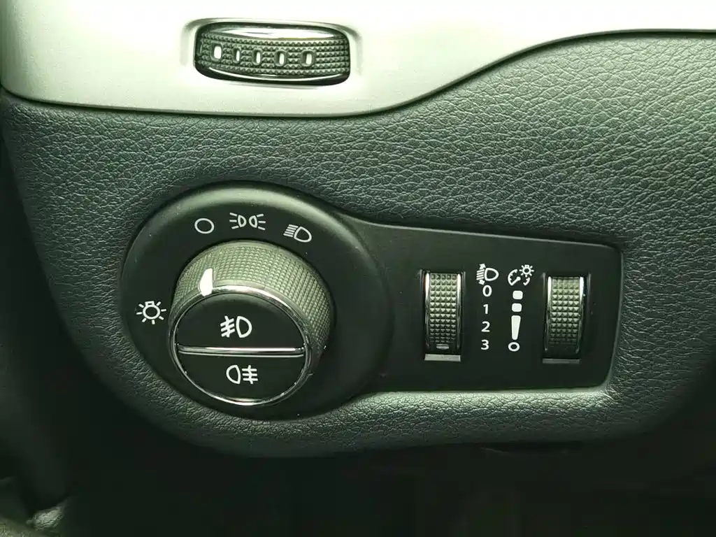 Jeep Cherokee — миниатюра 21