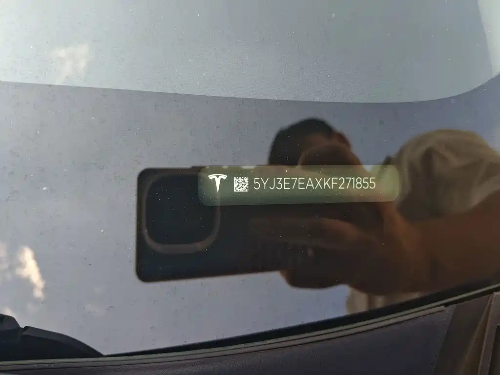 Tesla Model 3 — миниатюра 10