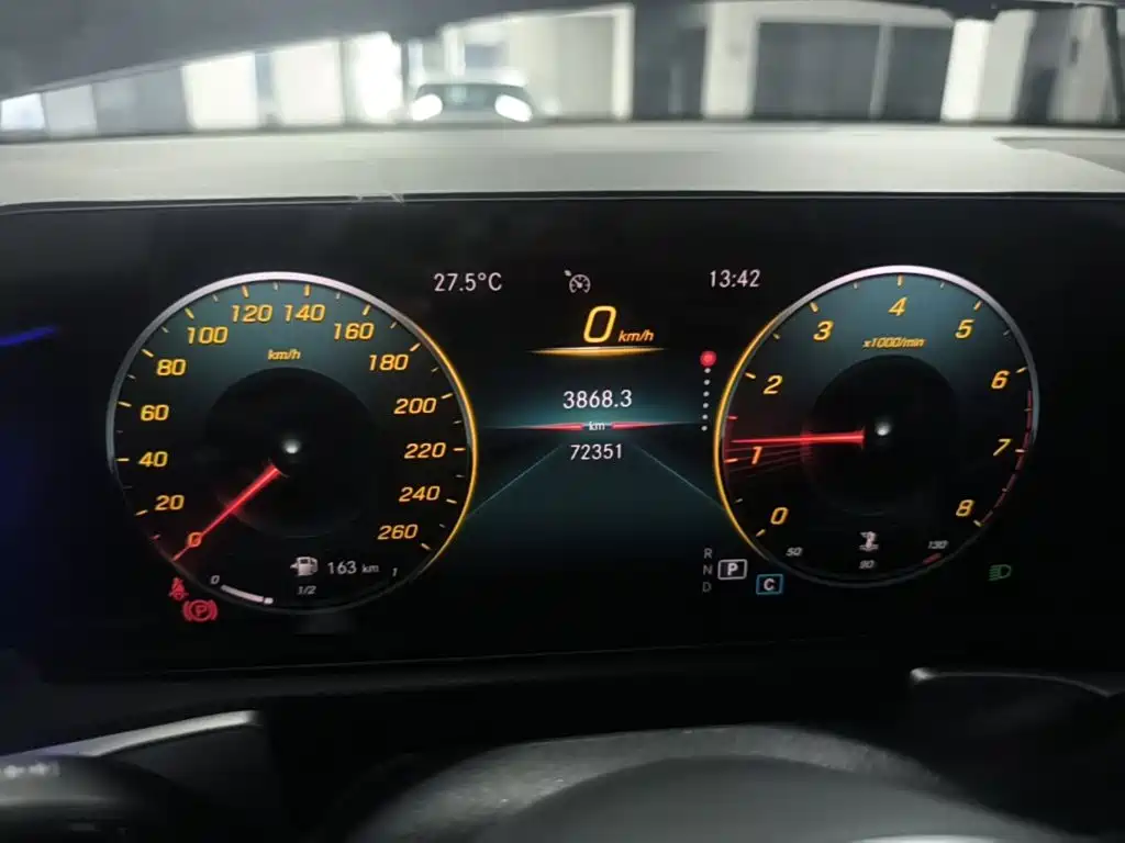 Mercedes-Benz GLB — миниатюра 12