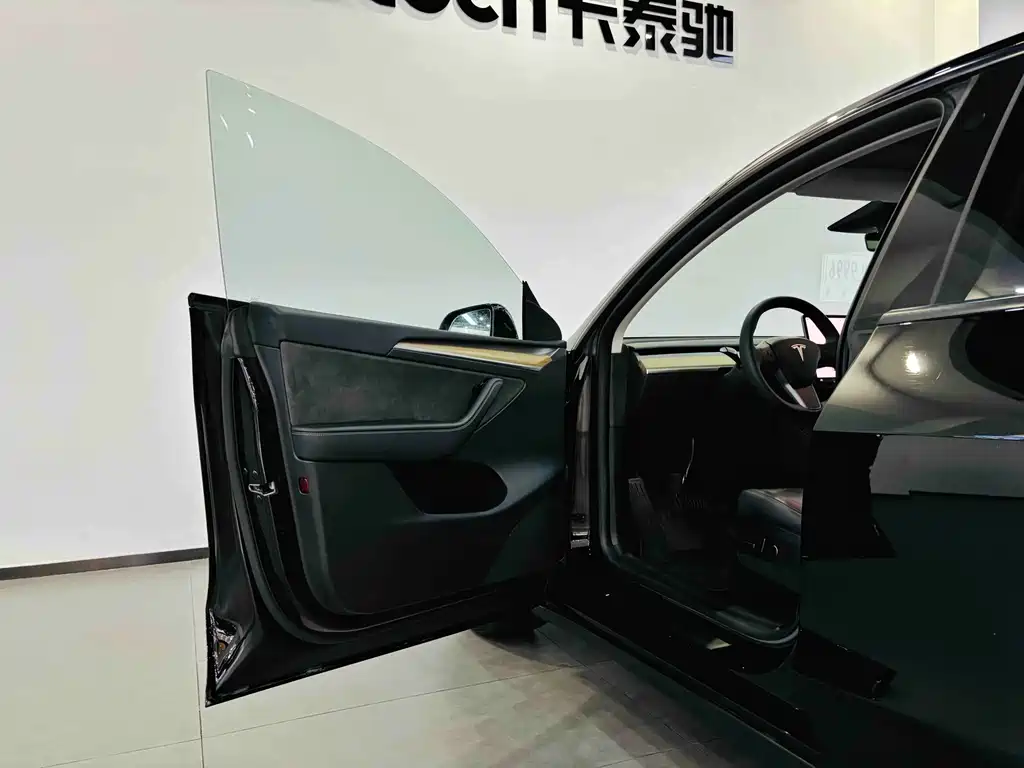 Tesla Model Y 2022 — фото 11